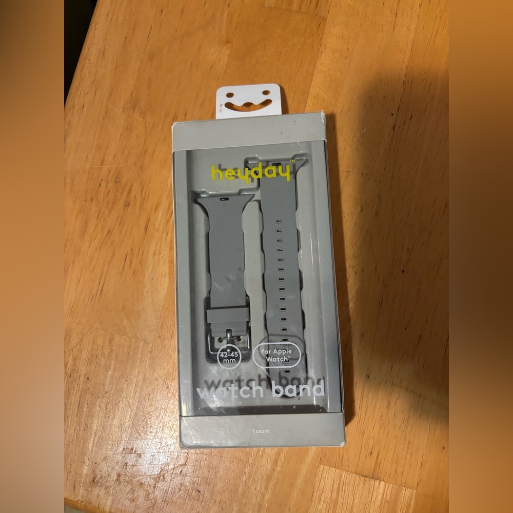 New still in the package. 42/45 mm Apple Watch band heyday Gray
